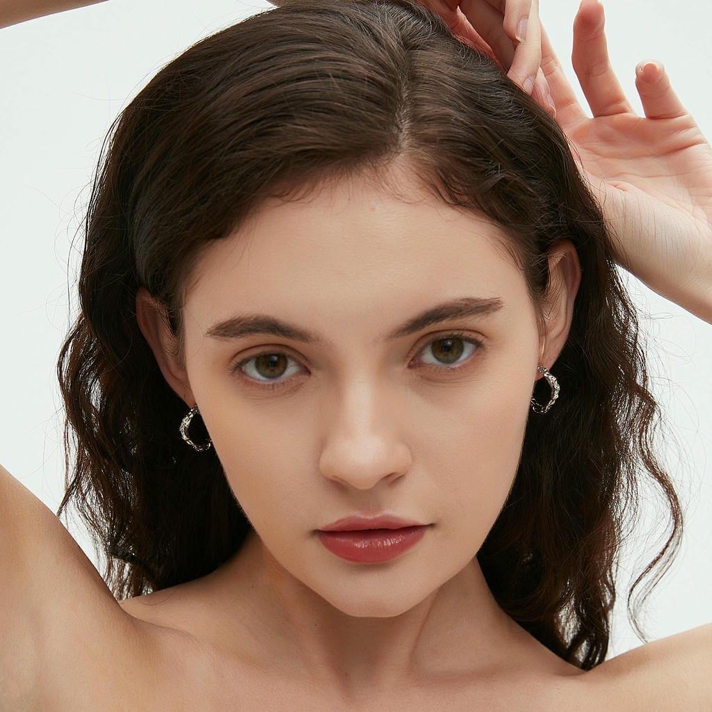 Simple C-shaped Hoop Earring4