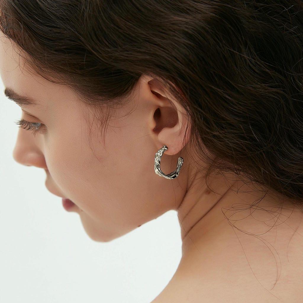 Simple C-shaped Hoop Earring5