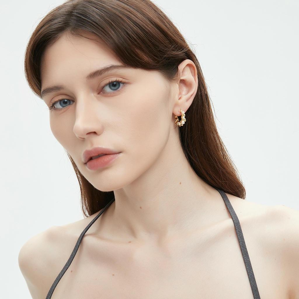 Wavy Pearl Huggie Earrings2