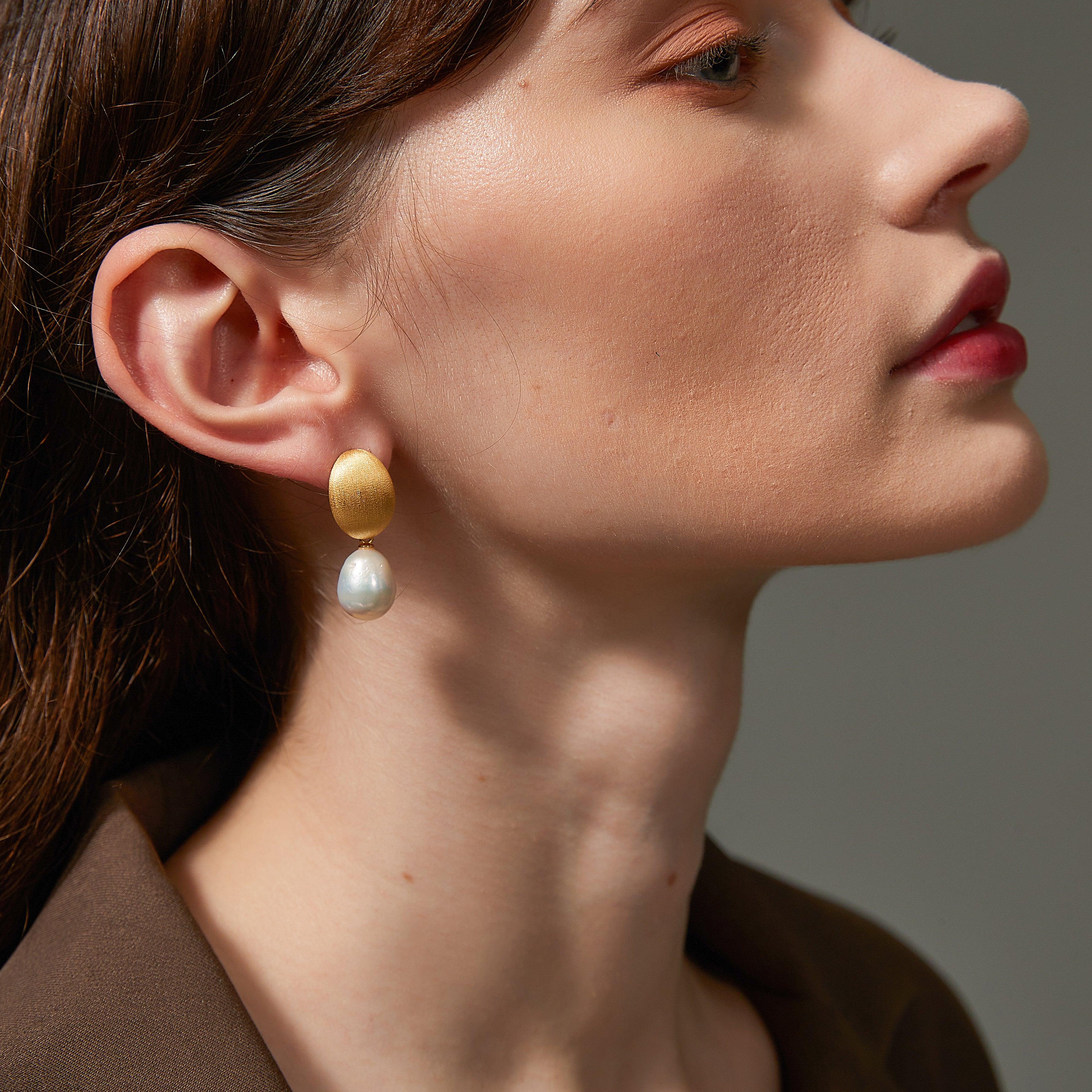 French Elegance Pearl Earrings 4