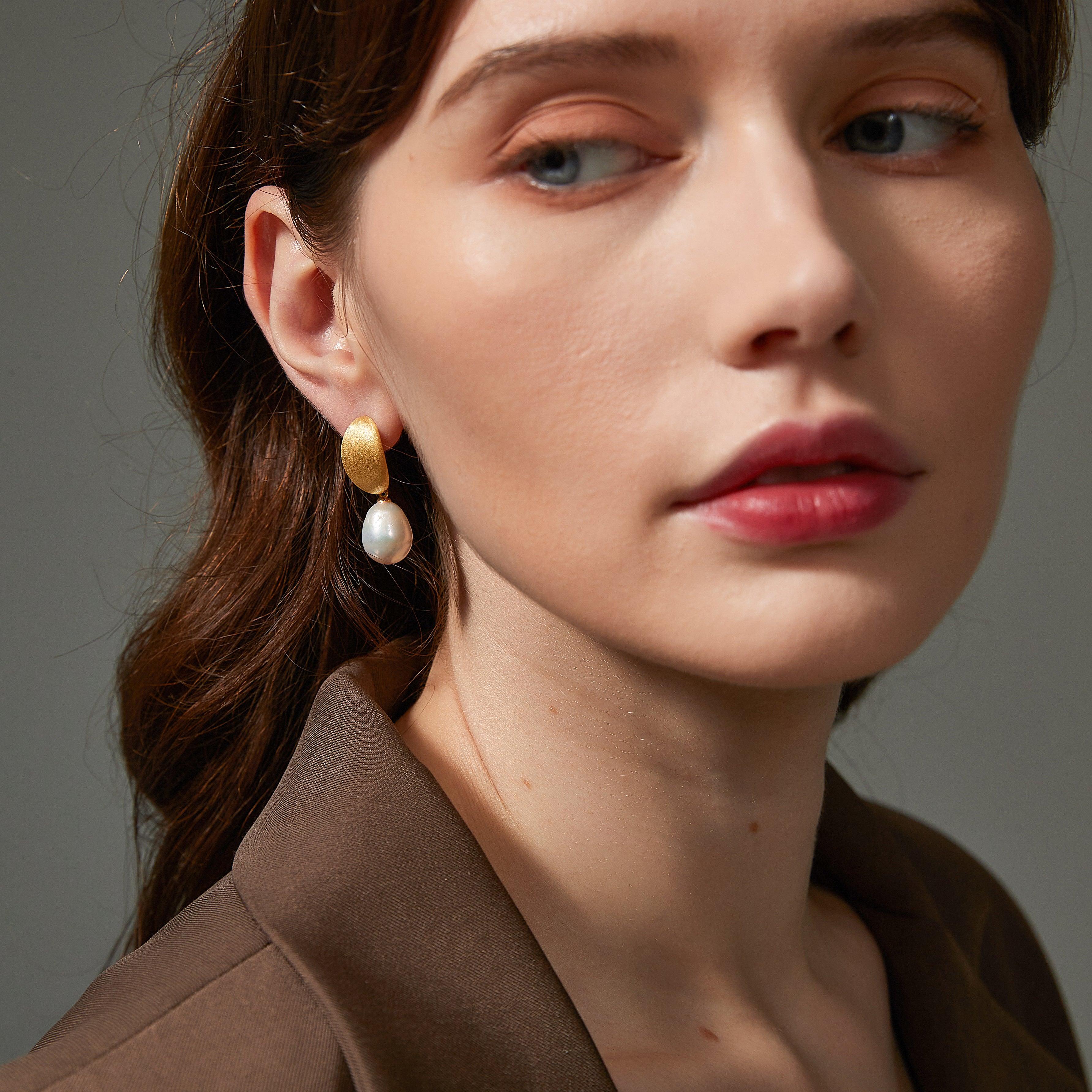 French Elegance Pearl Earrings 5