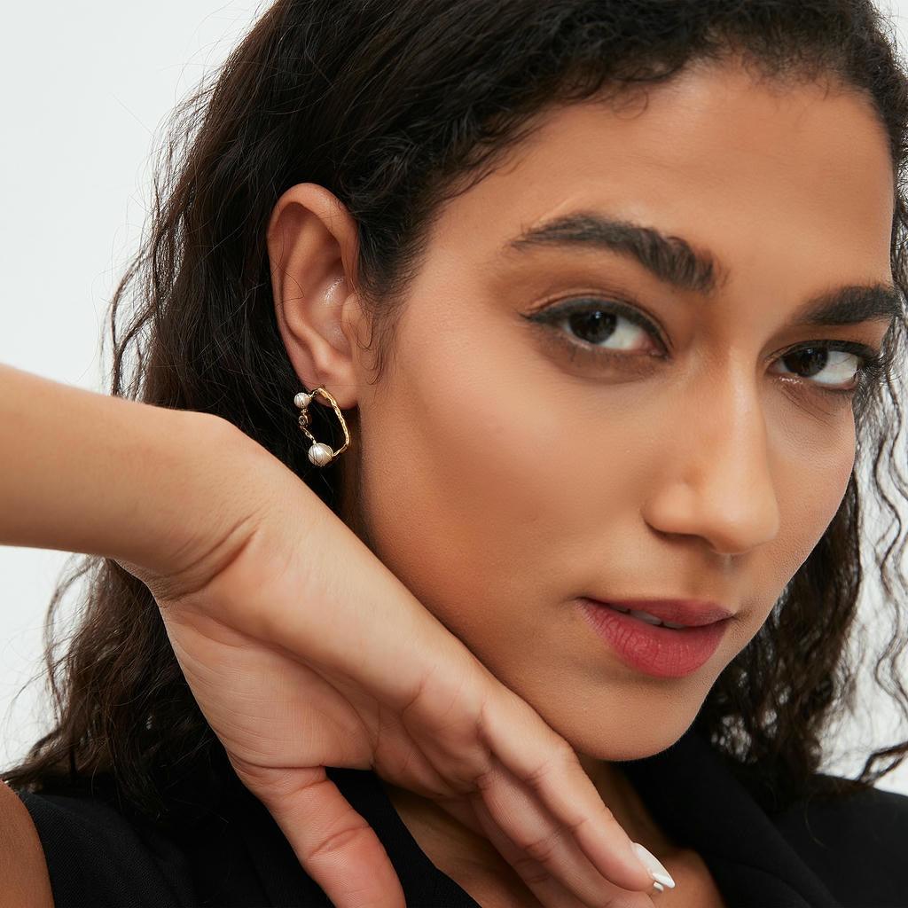 Irregular Square Inlaid Pearl Earrings1