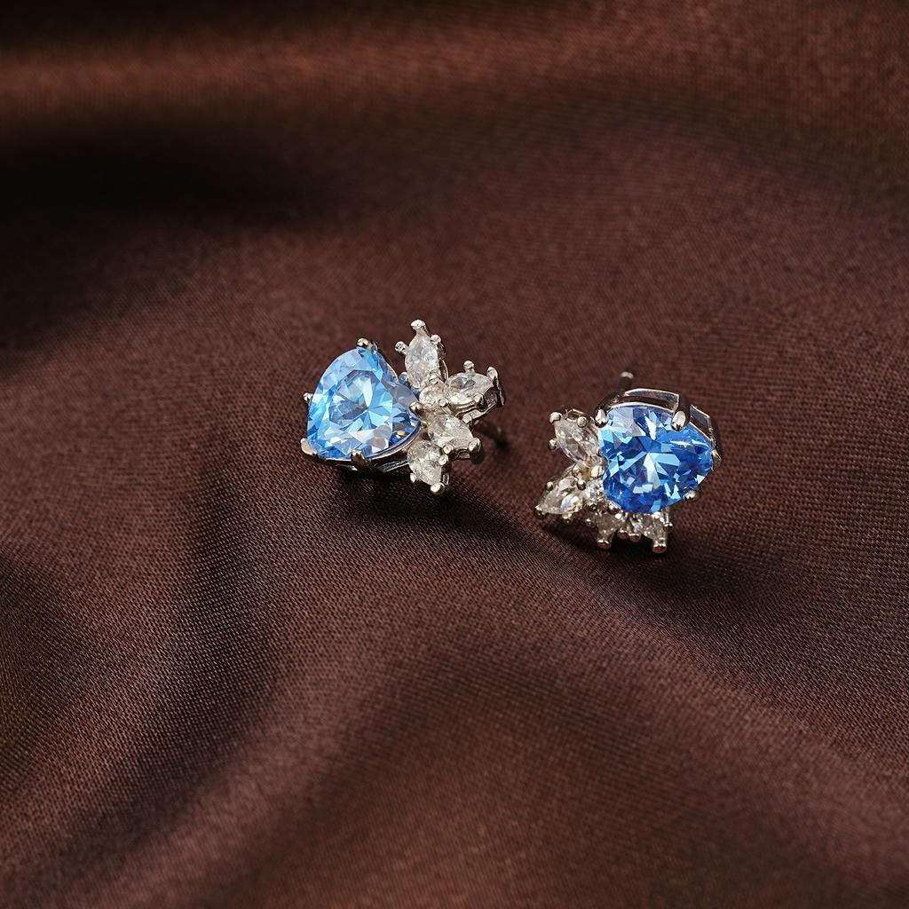 Heart-Shaped Snowflake Stud Earrings 6
